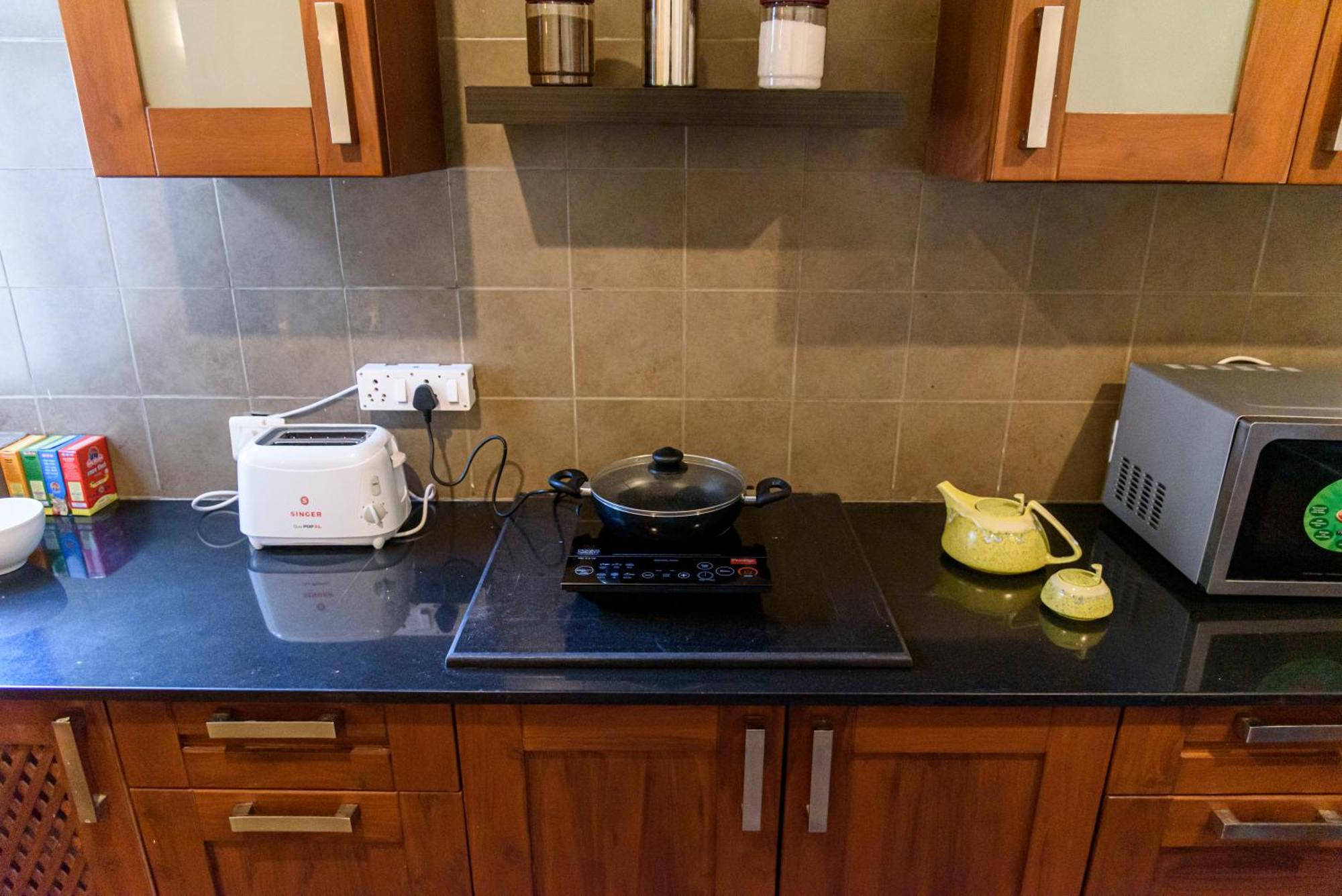 Beautiful Apartments At Tarudhan Valley Golf Resort, Manesar グルガウン 部屋 写真