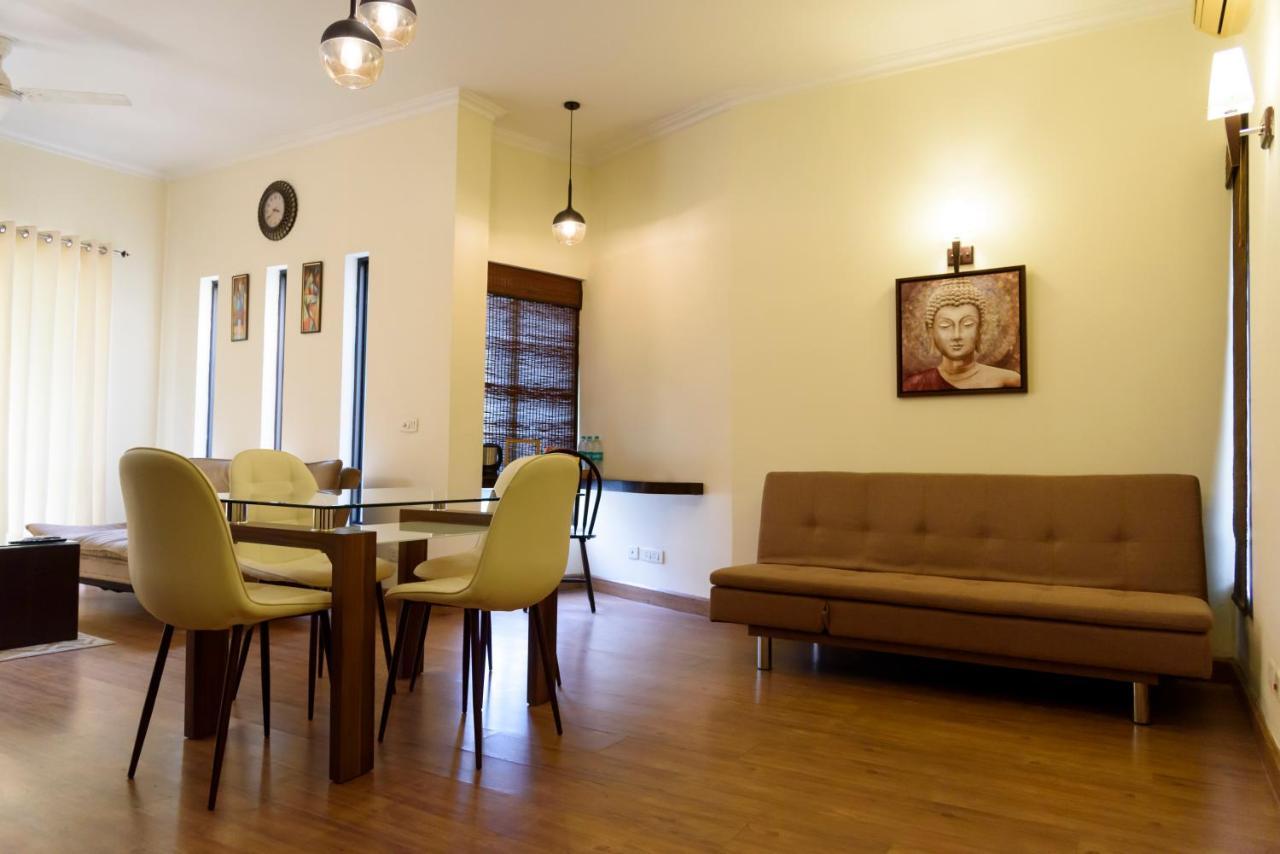 Beautiful Apartments At Tarudhan Valley Golf Resort, Manesar グルガウン エクステリア 写真